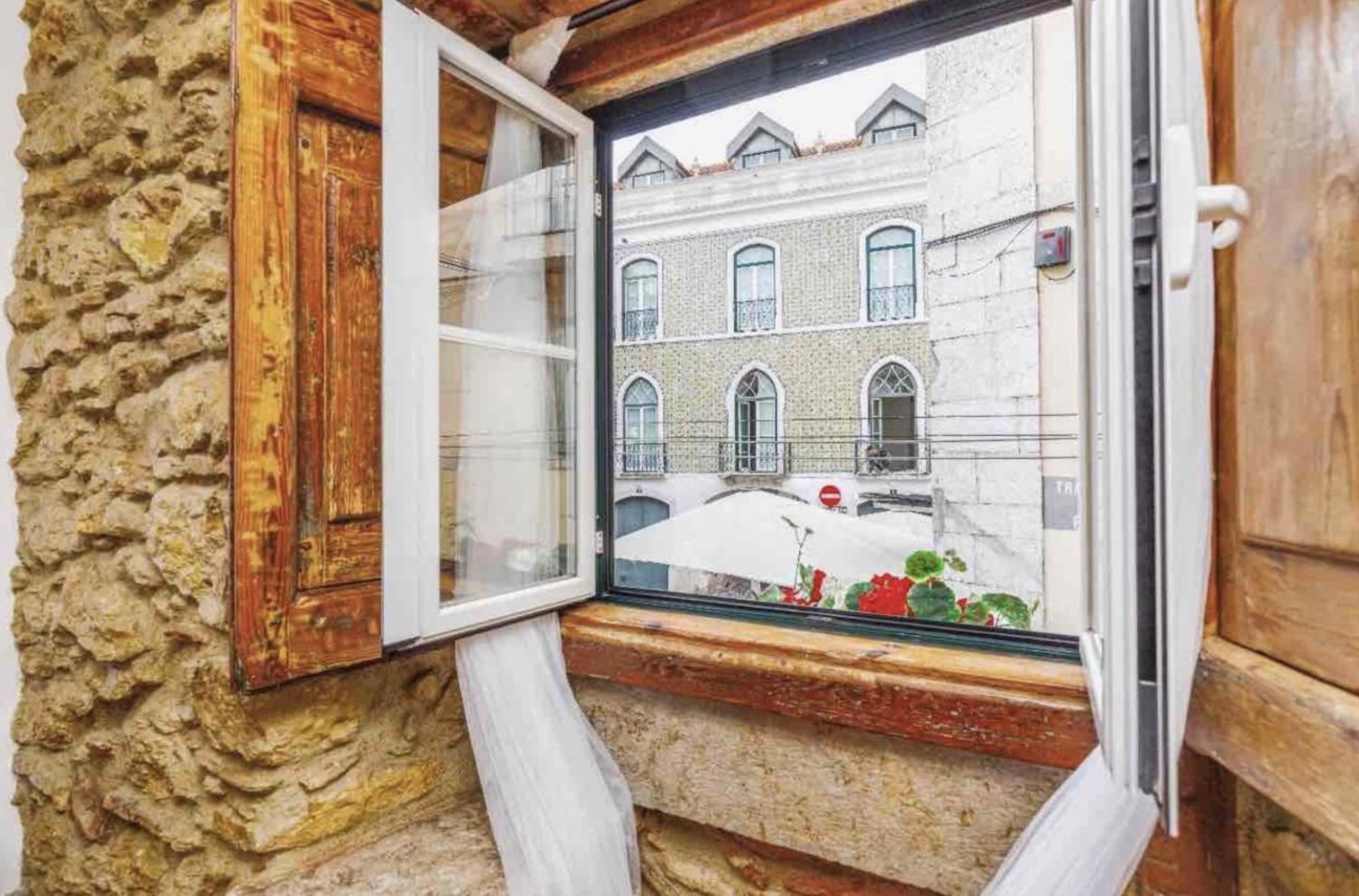 Sublime Apt Medieval Alfama Lisbon Bagian luar foto