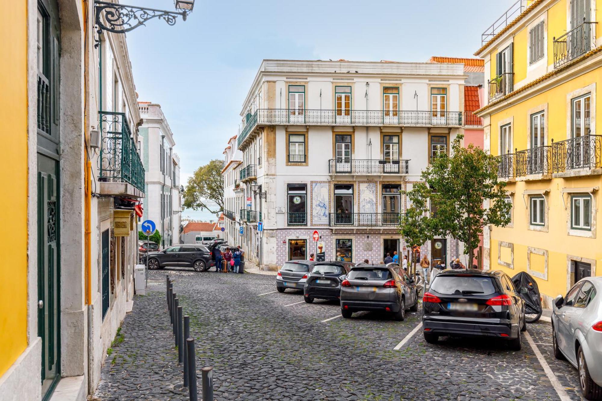 Sublime Apt Medieval Alfama Lisbon Bagian luar foto