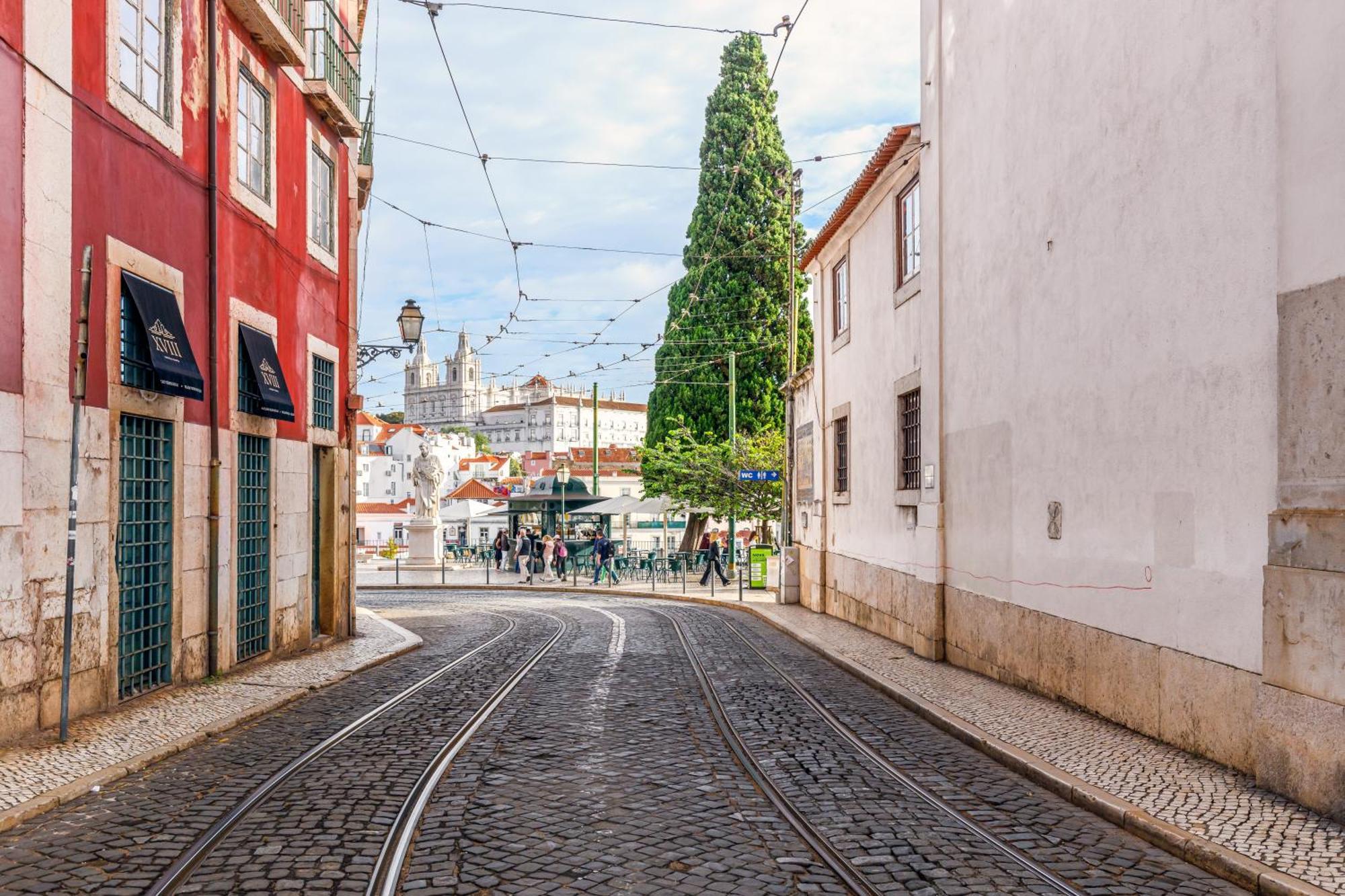 Sublime Apt Medieval Alfama Lisbon Bagian luar foto