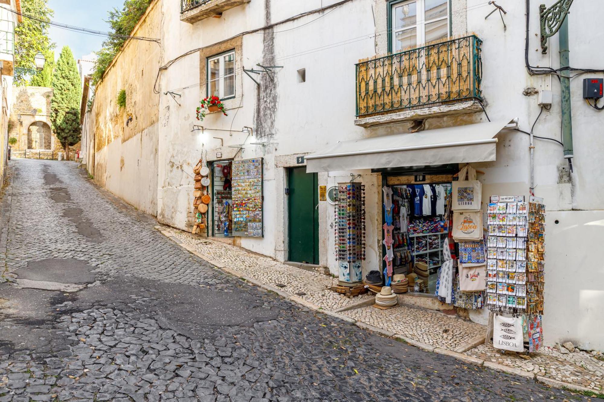 Sublime Apt Medieval Alfama Lisbon Bagian luar foto